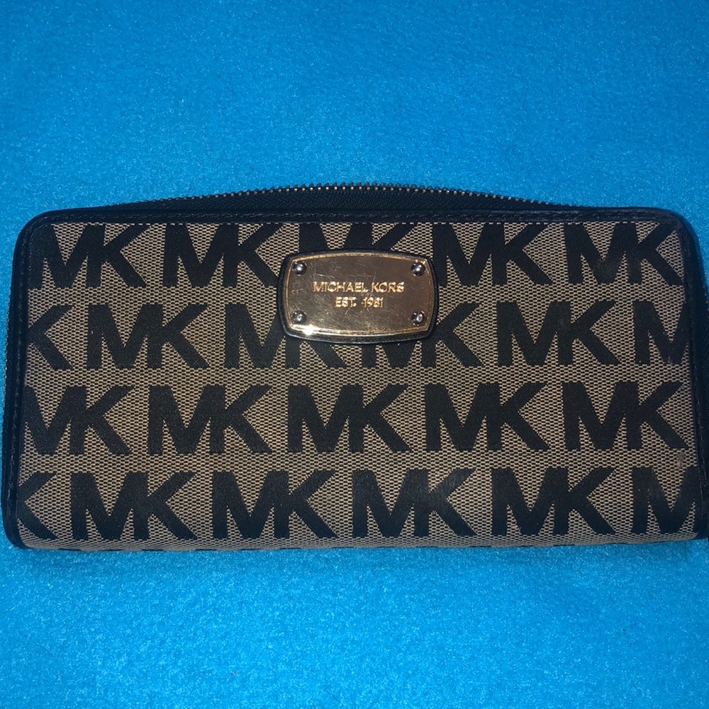Micheal Kors wallet